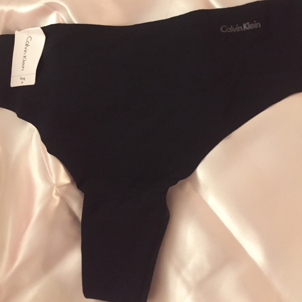 Calvin Klein Invisibles Thong Black size M NWT